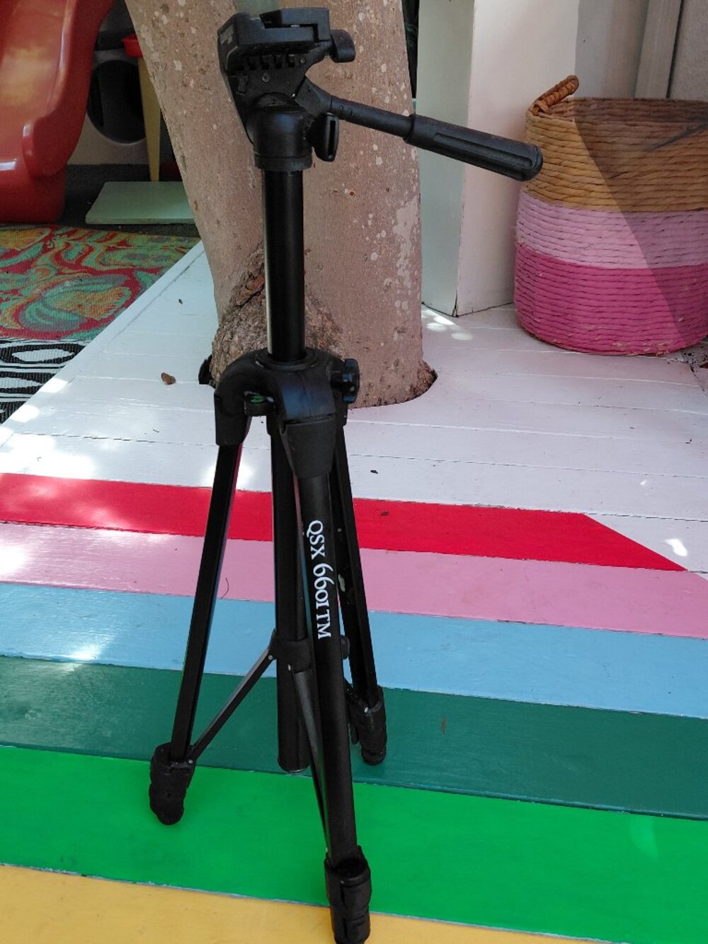 Quantaray Tri QSX- 601 TM Tri-Monopod w/ 3-Way Head, 3 Section, 25-61.8\" Tripod